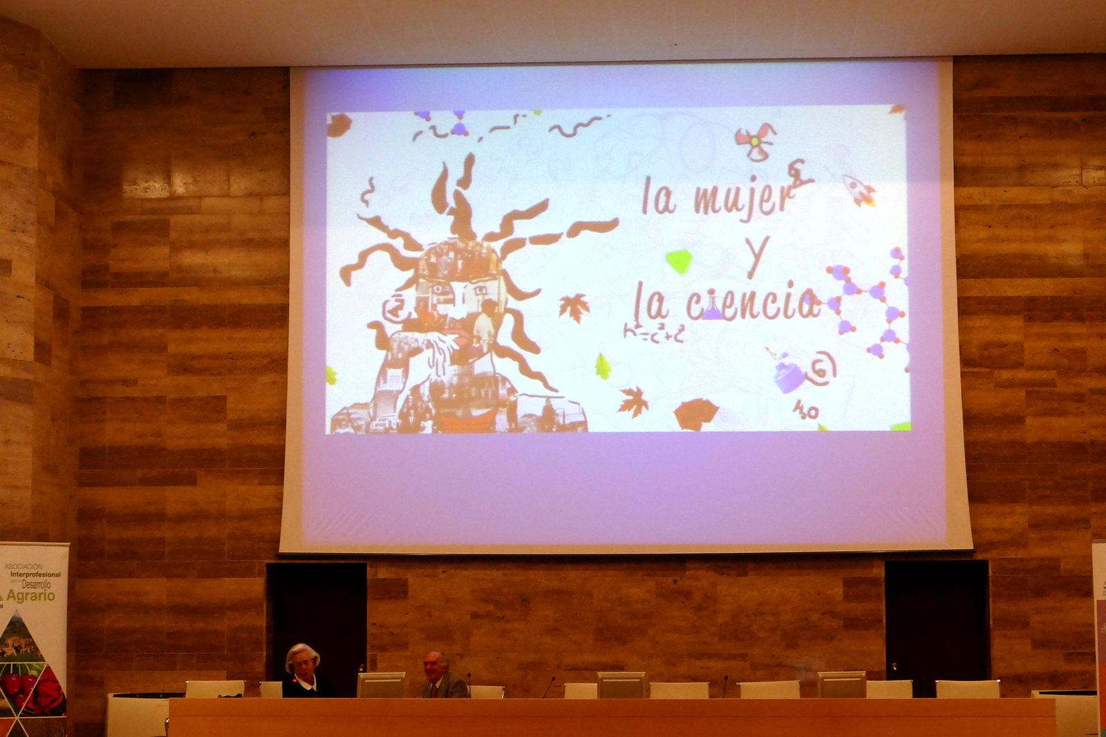 Presentación de la conferencia “La mujer en la ciencia” en el IAMZ