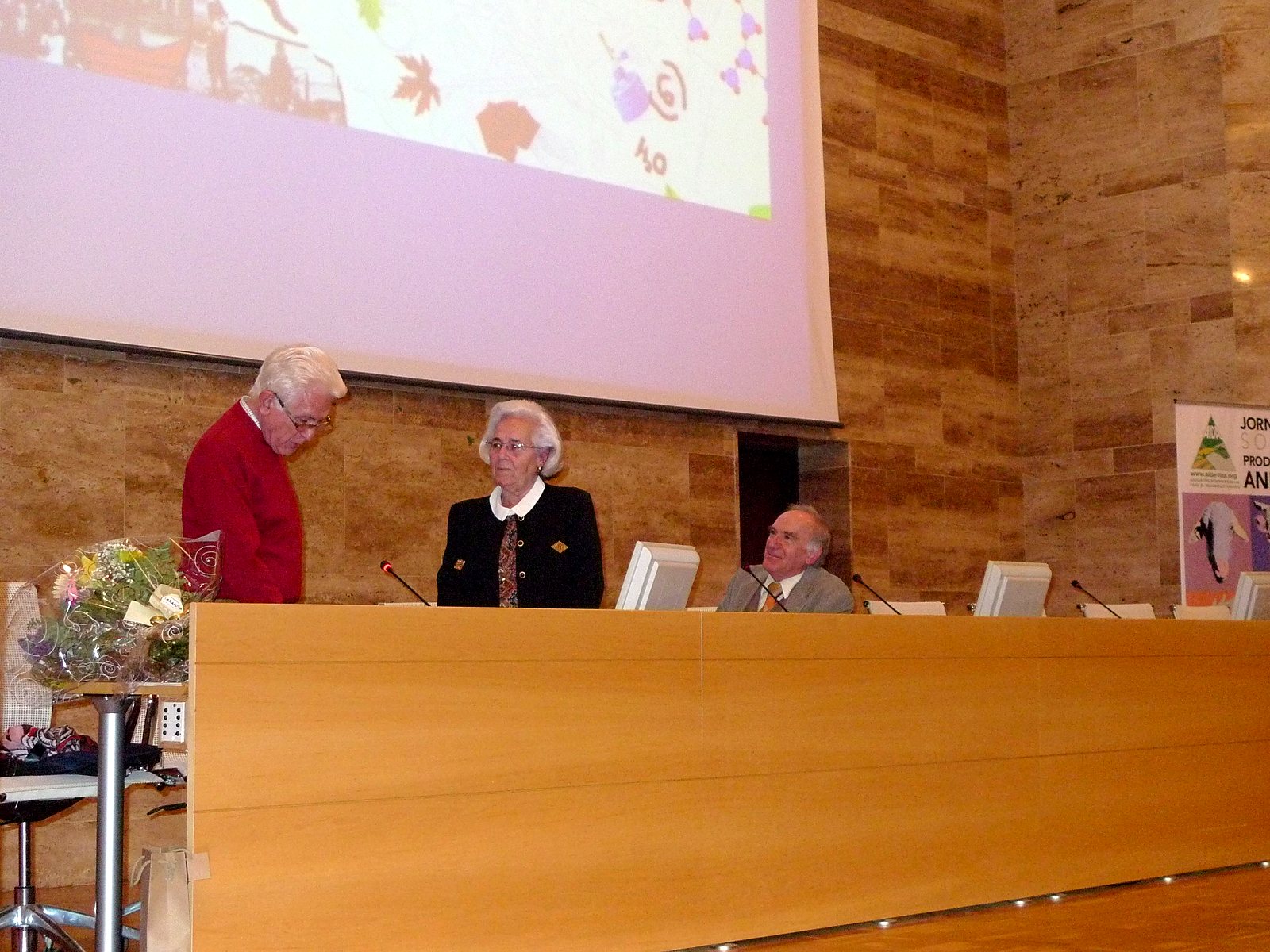 Emilia Puig Amorós durante su conferencia en el IAMZ