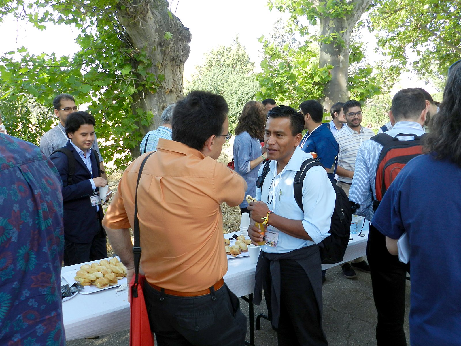 Jornadas AIDA 2017. Pausa café en los jardines del campus