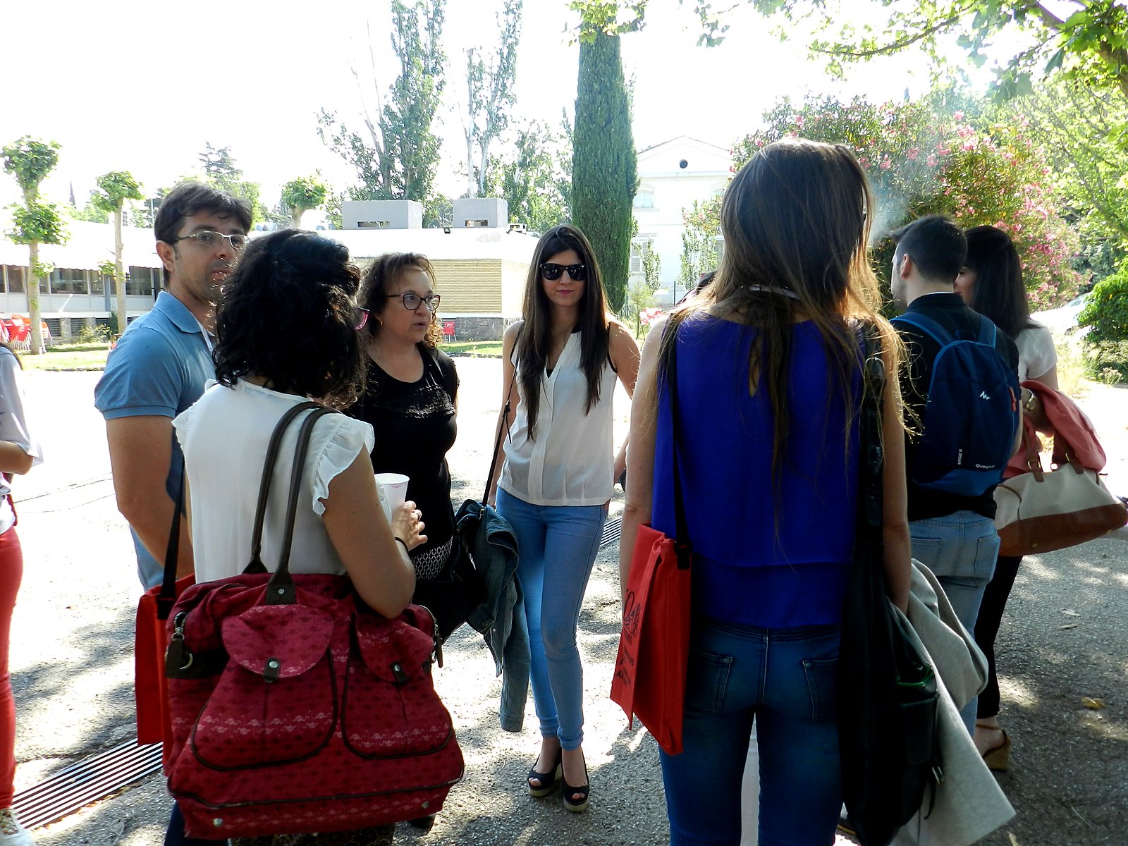 Jornadas AIDA 2017. Pausa café en los jardines del campus