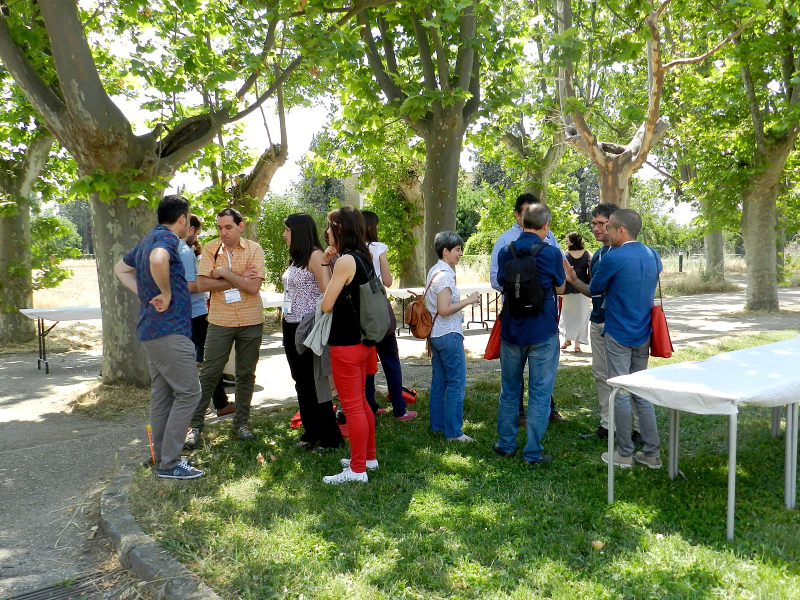 Jornadas AIDA 2017. Sobremesa en los jardines del campus