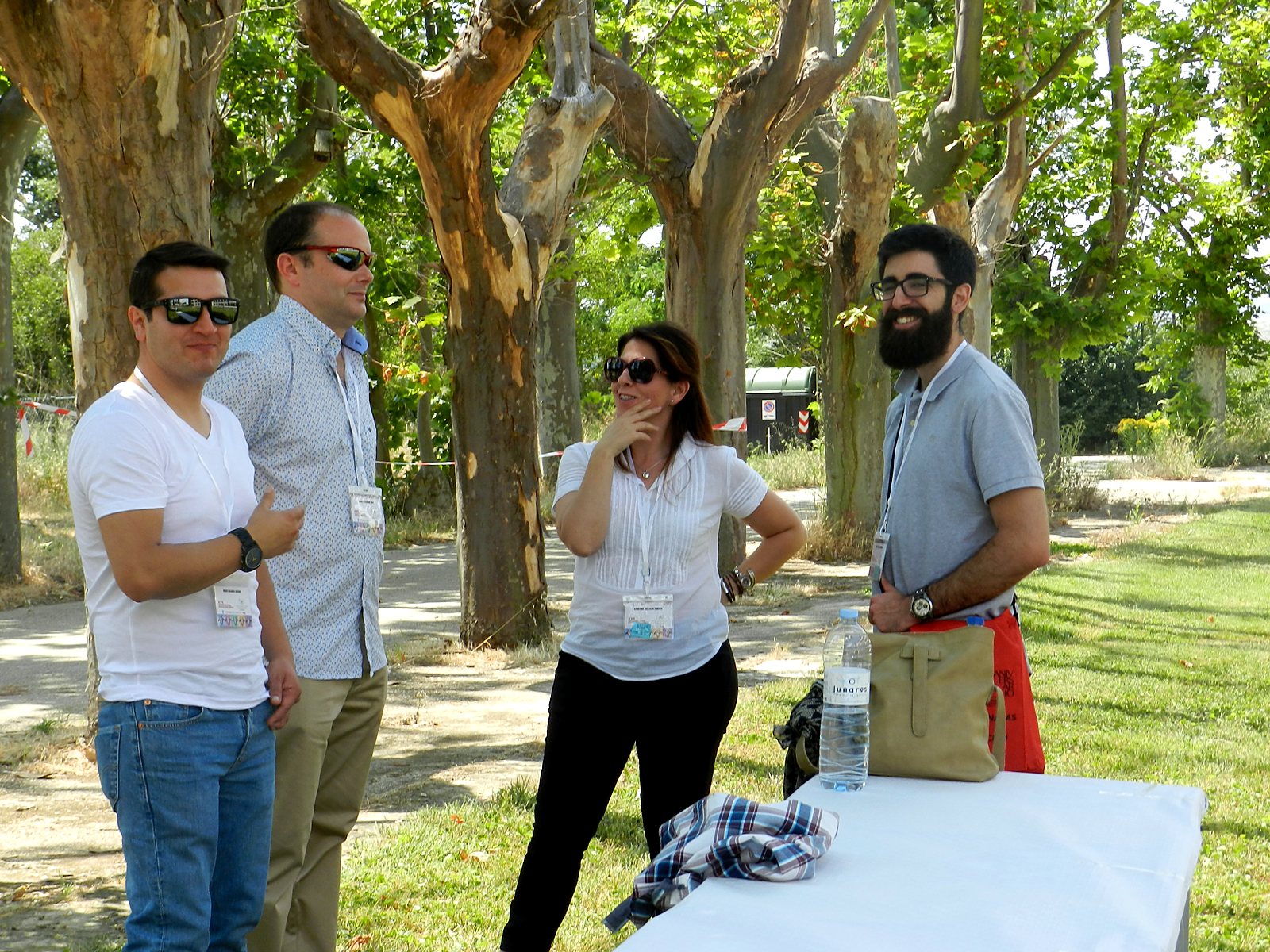 Jornadas AIDA 2017. Sobremesa en los jardines del campus