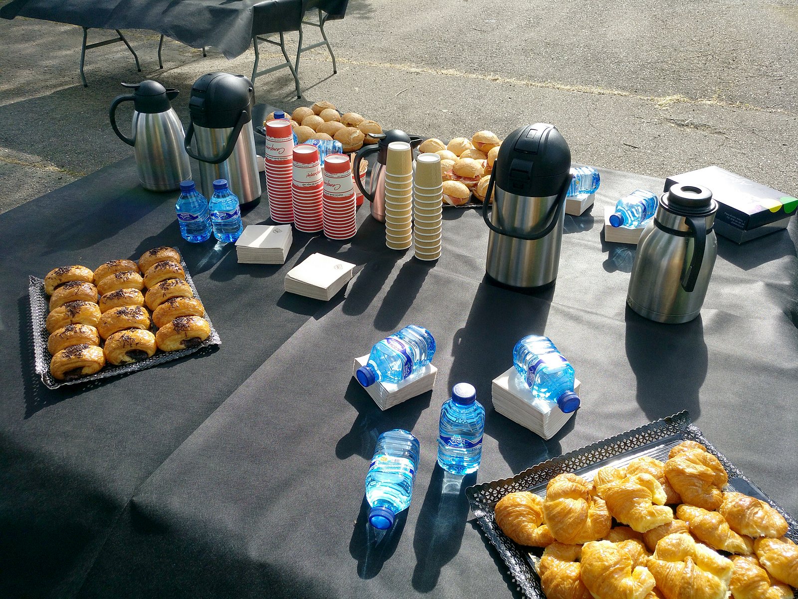 Jornadas AIDA 2019. Pausa café en los jardines del campus
