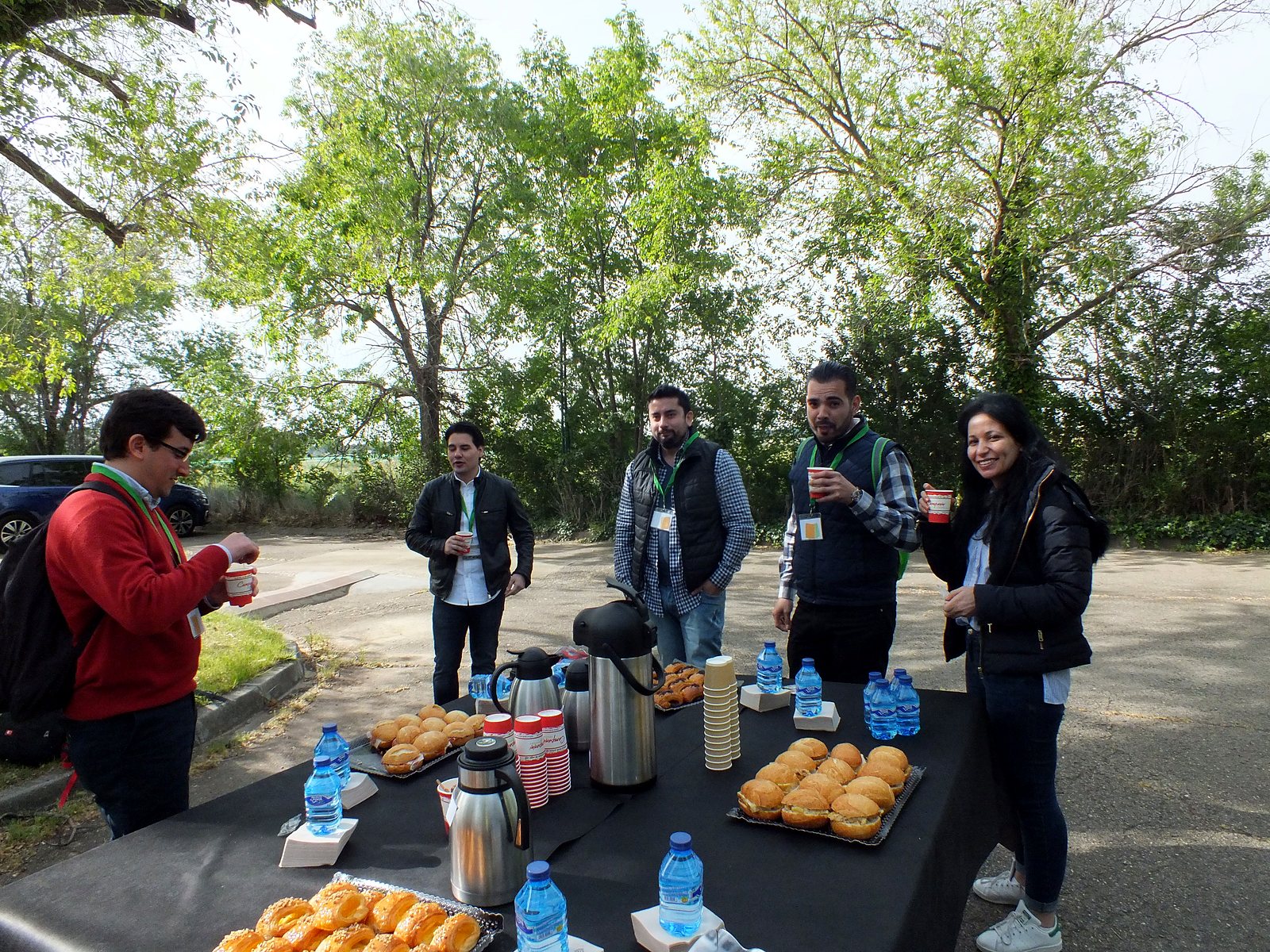 Jornadas AIDA 2019. Pausa café en los jardines del campus