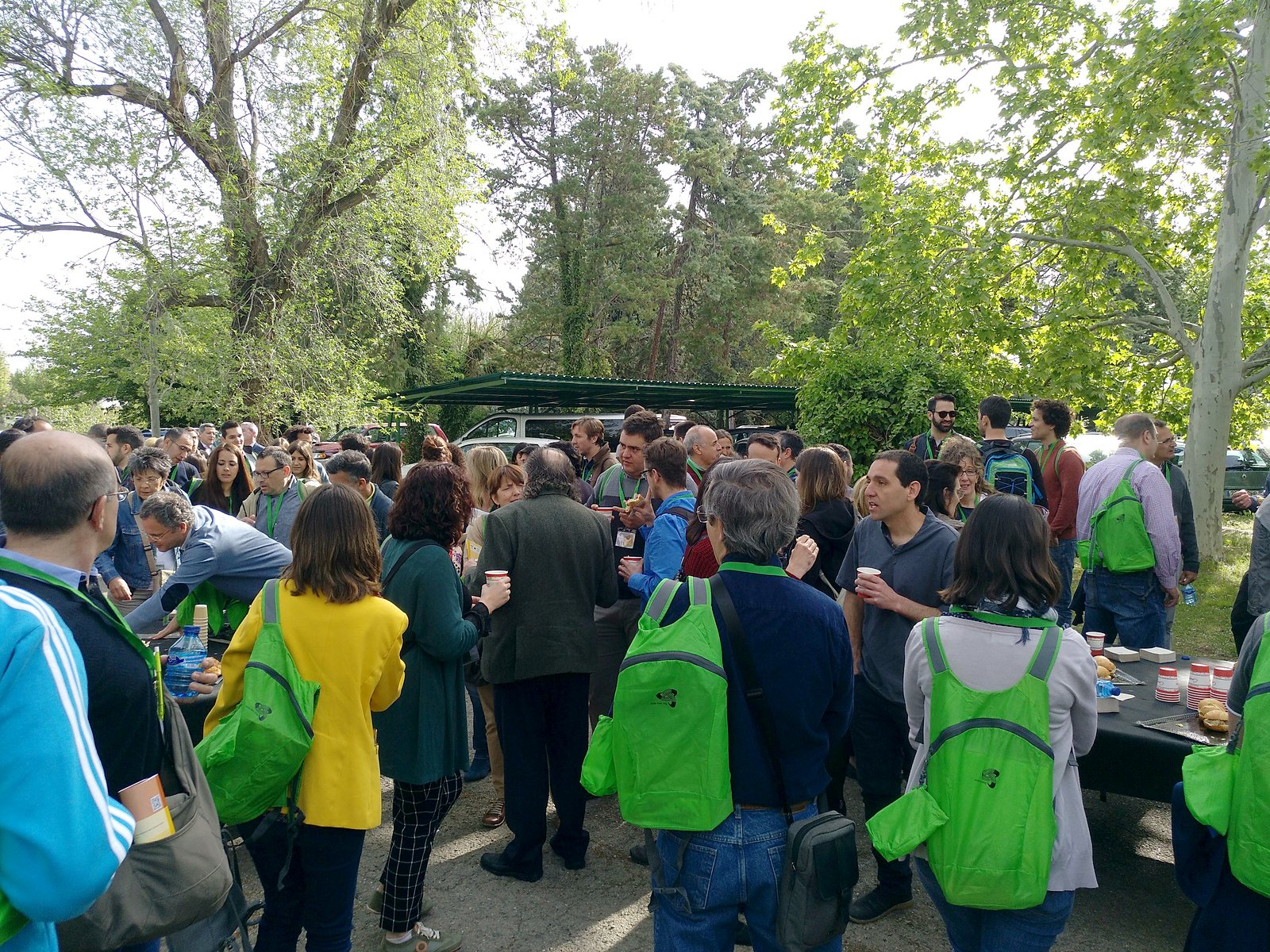 Jornadas AIDA 2019. Pausa café en los jardines del campus