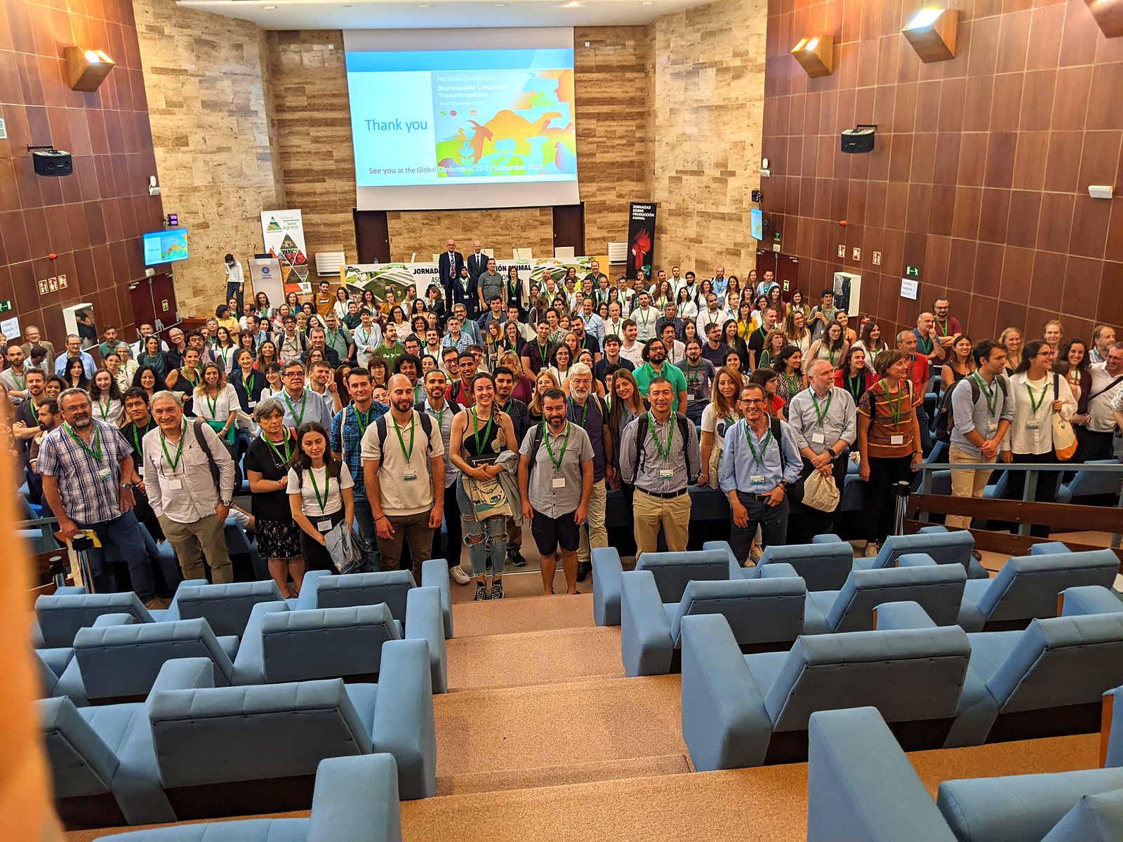 Foto de grupo en el auditorio del CIHEAM Zaragoza durante las XX Jornadas sobre Producción Animal